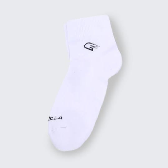 Vain white socks
