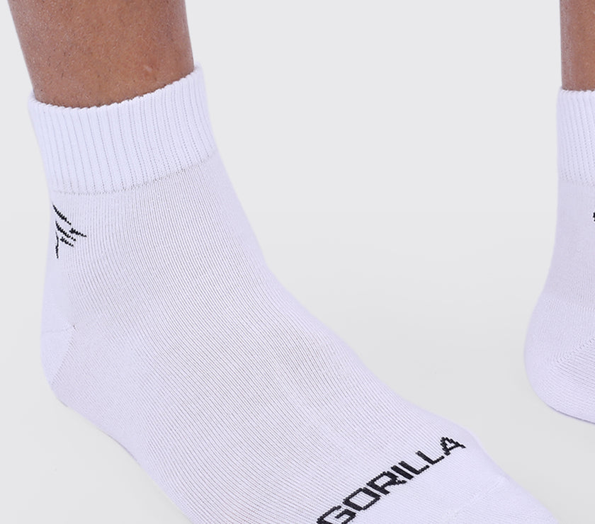 Vain white socks